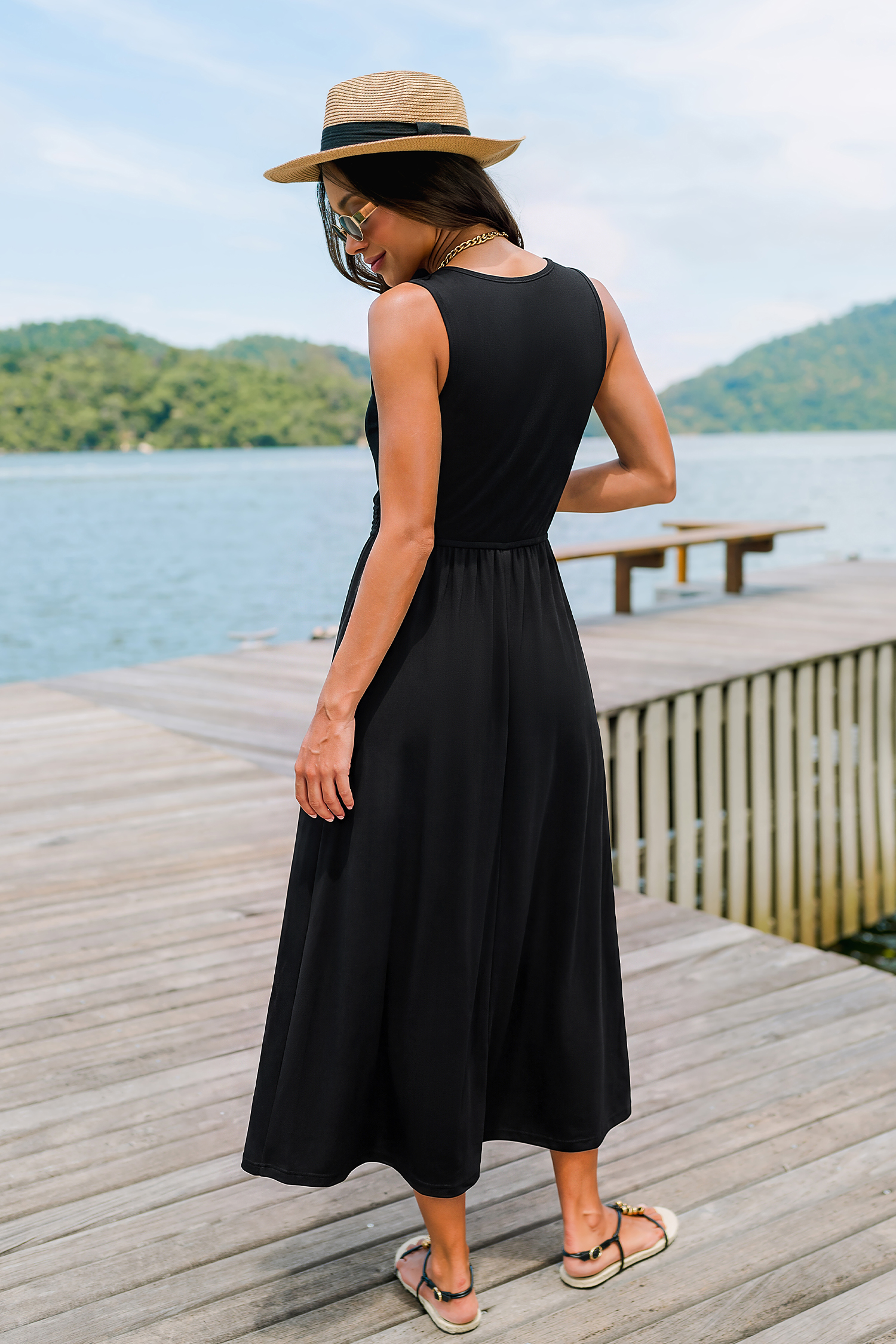 Robe midi noire en tricot à col rond