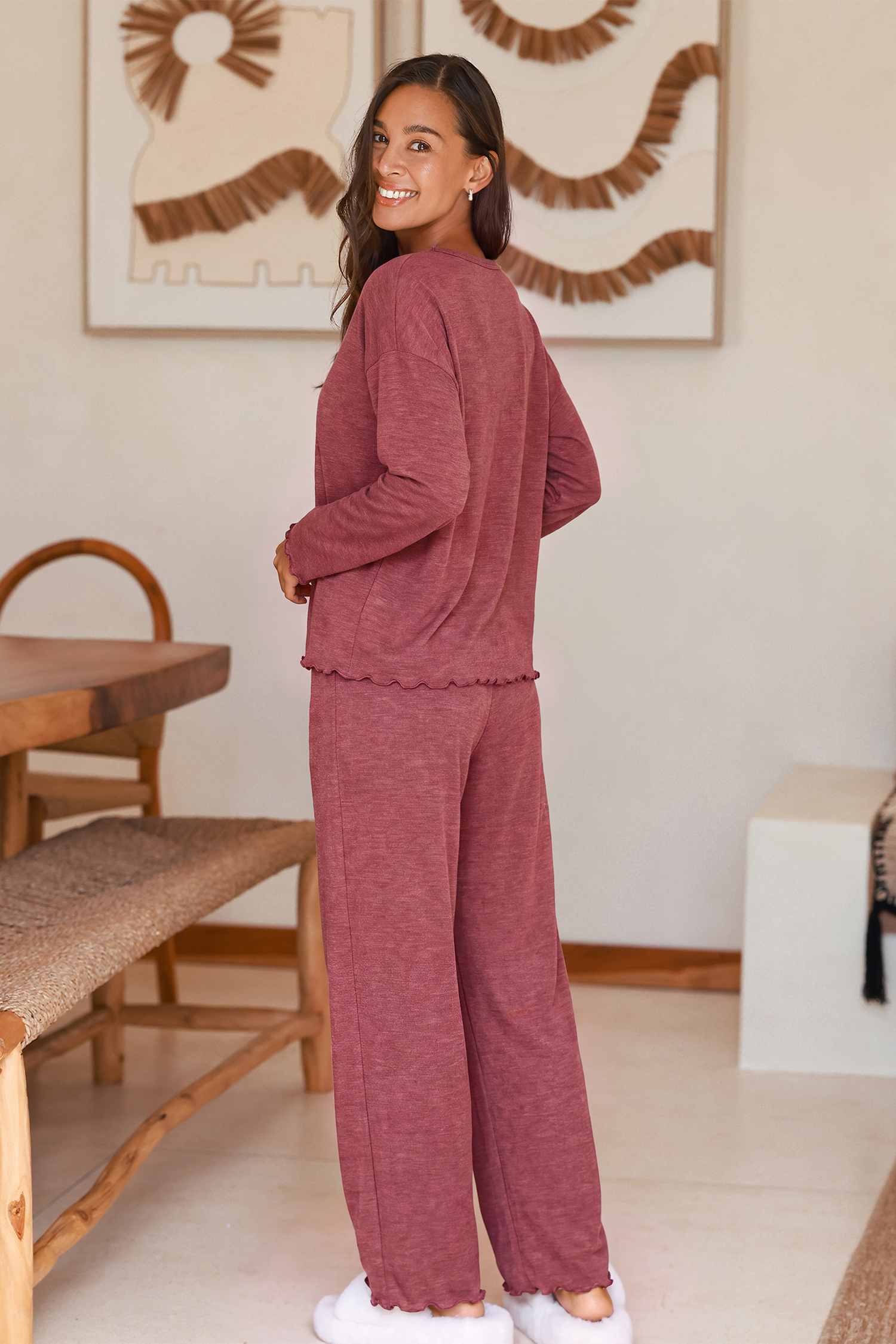 Ensemble pyjama rouge à col V et manches longues