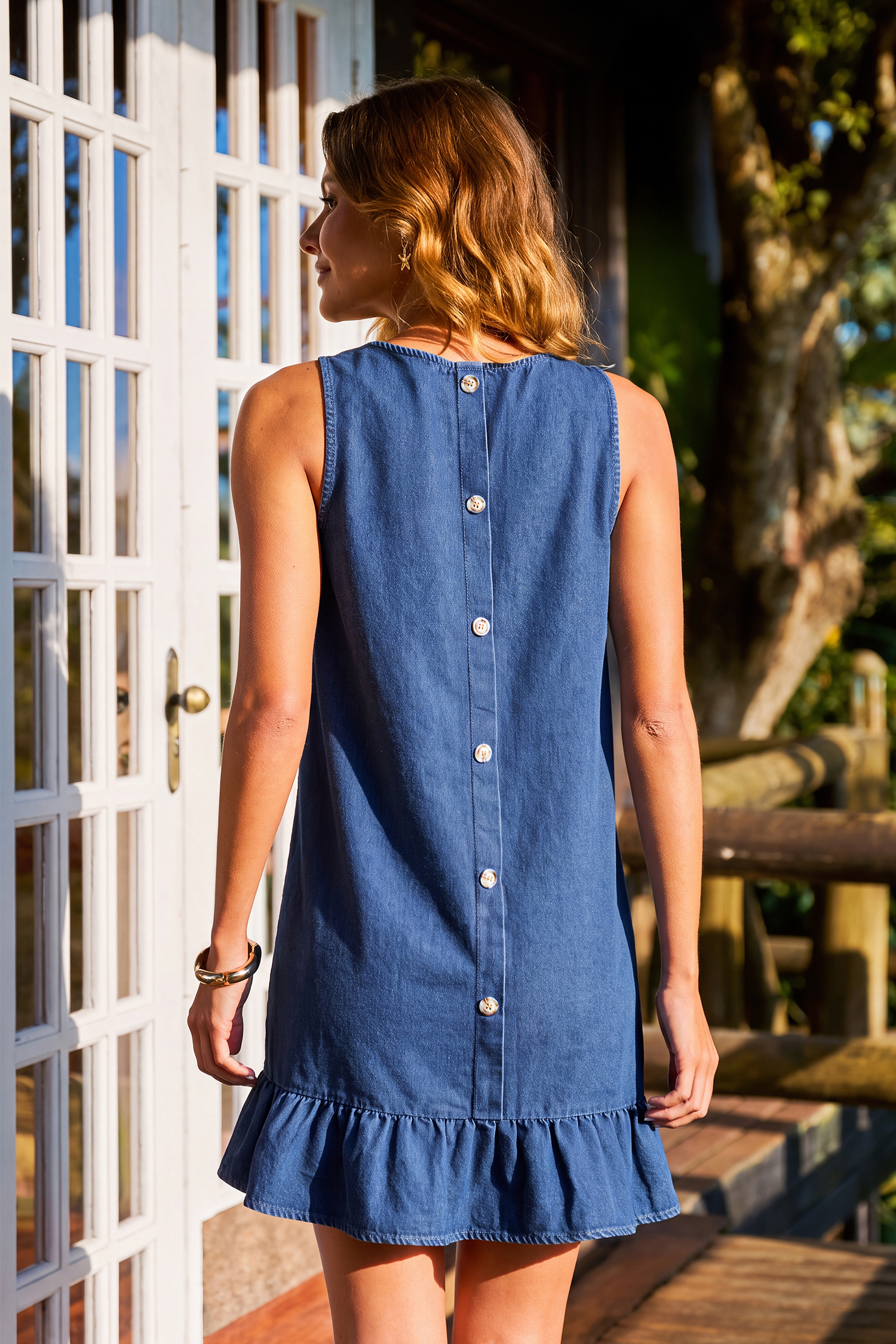 Robe courte en denim à col V sans manches